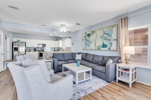 Summer Breeze B1 Gulf Shores, Alabama. 3 Bedrooms. 2.5 Bathrooms. Sleeps 10.