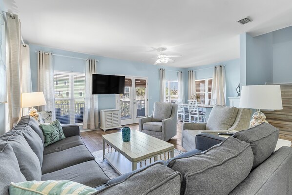 Summer Breeze B1 Gulf Shores, Alabama. 3 Bedrooms. 2.5 Bathrooms. Sleeps 10.