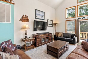 CL571: Sunshine Daydream | Mid Level Living Area