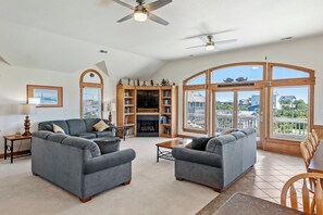 HISA09: Ocean's 11 | Top Level Living Area - Fireplace Not Available For Guest Use