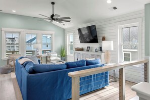 KDS6503: Crystal Cove | Top Level Living Area