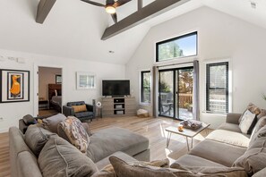 DU403: Inspect2Sea | Top Level Living Area