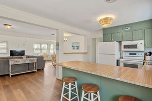 SN1823A: Seafoam Sally | Overview