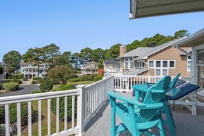 CL331: Lighthouse Jewel | Top Level Front Sun Deck