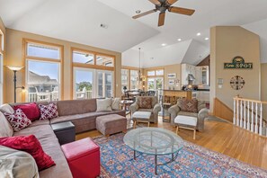 PI42: Sea Spot | Top Level Living Area