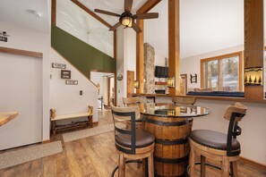 SGR Mountainside B20 dining area