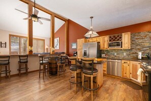 SGR Mountainside  B20 kitchen and dining space