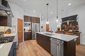 18172 Forestbrook-08
