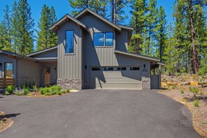 18172 Forestbrook Unit 1 Exterior-01