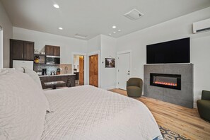 18172 Forestbrook-49