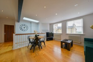 Living Room / Lounge