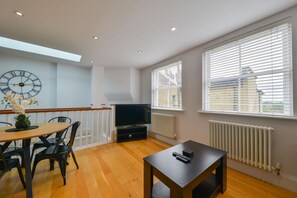 Living Room / Lounge