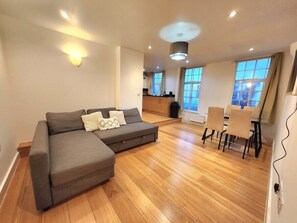 Living Room / Lounge