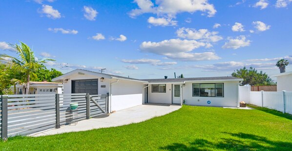 Garage and driveway parking for 2 cars, making arrivals and departures a breeze!