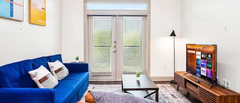 The living room’s cozy vibe makes it the perfect spot to relax, with ample seating and a warm ambiance.
