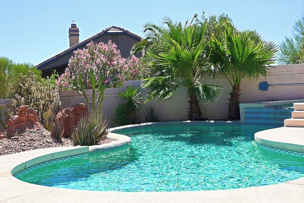 Pool & Jacuzzi