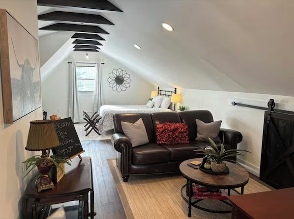 Living room with Smart TV, leather sofa and cozy furnishings. 
