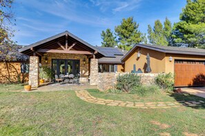 Covered Patio | Outdoor Seating