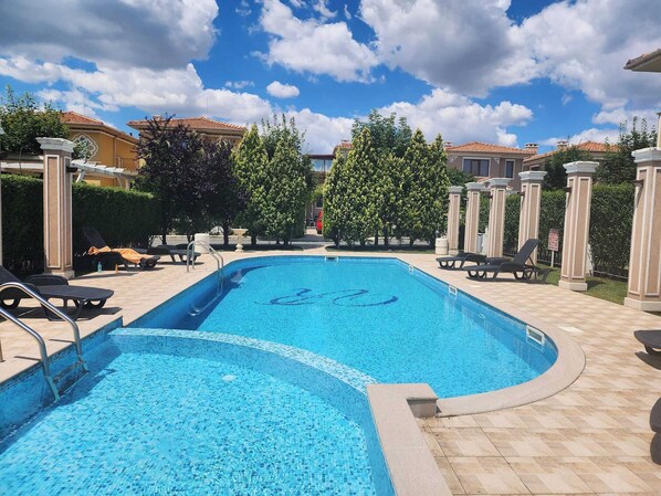 Shared swimming pool