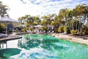 Heated Laguna style tropical pool and Spa setting