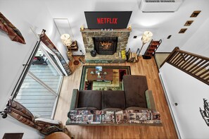 Living Room With Outdoor Views, Air Conditioning Split and Fireplace, Fire TV!!!