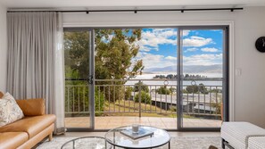 Living, balcony
