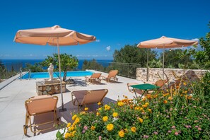 Poolside paradise%3A Enjoy sun%2Dsoaked days in your private oasis