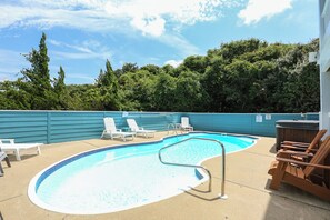 Private 11 x 29 Pool and Hot Tub 2024