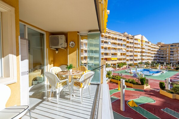 Balcony/Terrace,Pool view,Swimming pool