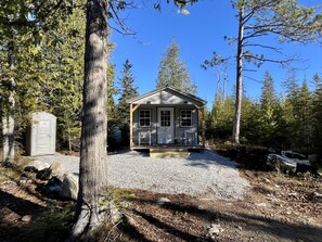 Henry's & White Birch Cabins - Johnswood Off Grid Cabins on Drummond Island (4686)