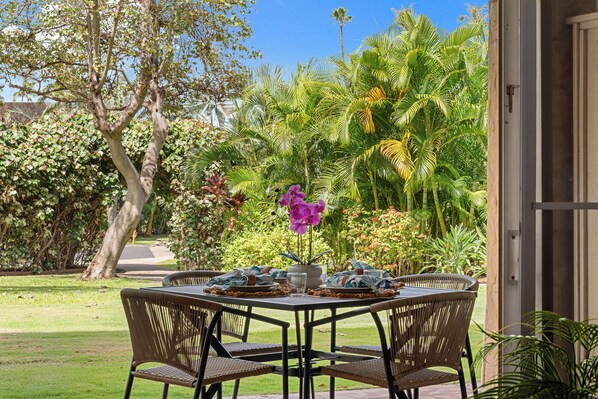 Maui Kaanapali Villas 119 Tropical Lanai Dining with Garden View