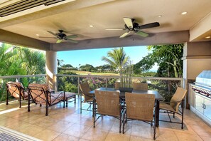 Step onto the balcony and soak in the mesmerizing ocean views – paradise awaits at 21-6 Ho'olei.
