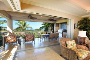 Step onto the balcony and soak in the mesmerizing ocean views – paradise awaits at 21-6 Ho'olei.