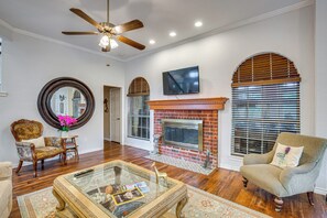 Living Room | 1st Floor | Smart TV | Free WiFi