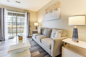 Living Area | Smart TV | Free WiFi | Central A/C