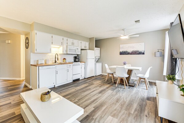 Branson Vacation Rental | 2BR | 2BA | 958 Sq Ft | 1 Small Step to Enter