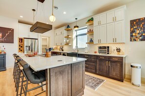 Kitchen | Cooking & Baking Basics | Dishwasher | 2,000 Sq Ft