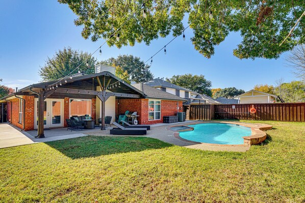 Grand Prairie Vacation Rental | 4BR | 2BA | 1 Step Required | 1,781 Sq Ft