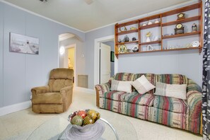Thibodaux Vacation Rental | 3BR | 1BA | 3 Steps to Enter | 2,455 Sq Ft