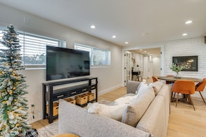 Living Room | Queen Murphy Bed | Queen Sleeper Sofa | Smart TV | Free WiFi