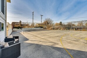 Shared Tennis Court | Self Check-In | 24 Mi to Ogden Nordic Resort
