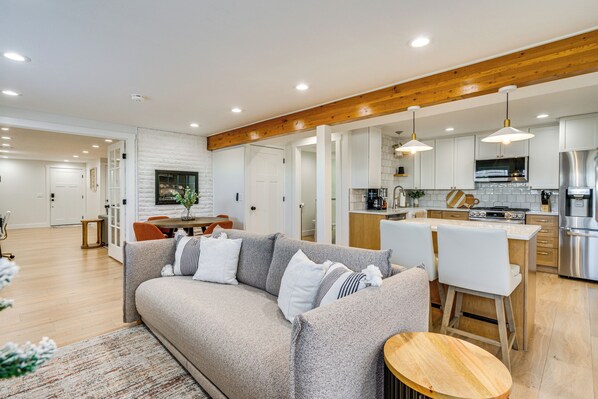 Roy Vacation Rental | 2BR | 2BA | 1,800 Sq Ft | Step-Free Access