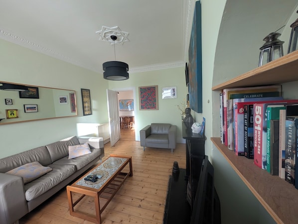 Living Room - with virgin TV, and high speed internet 