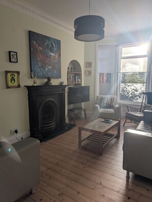 Living Room - with virgin TV, and high speed internet 