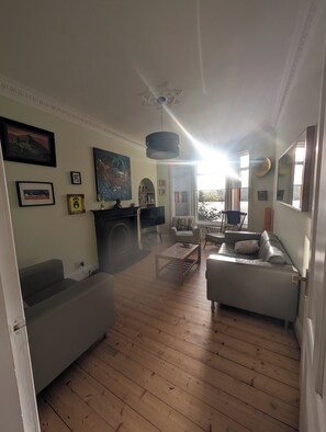 Living Room - with virgin TV, and high speed internet 