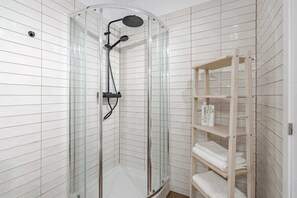 Bathroom with Shower, Sink, Toilet, Towels and Essentials