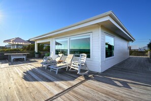 屋外ダイニングエリア