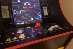 Unleash your inner champion with classic arcade fun right at your fingertips!