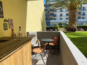 Side balcony with bar