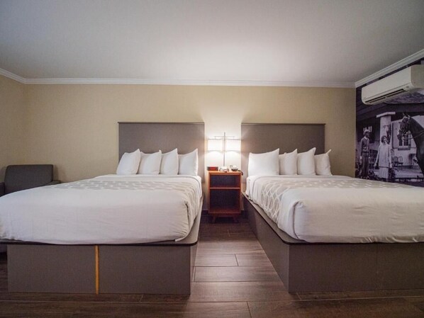 Unit with 2 Queen beds